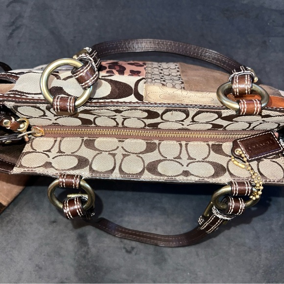 The Coach F12843 Patchwork Shoulder Bag - Picture 4 of 12